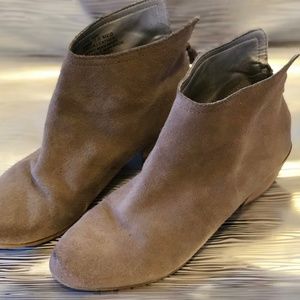 Kenneth Cole - 7.5 Tan Leather & Suede Booties